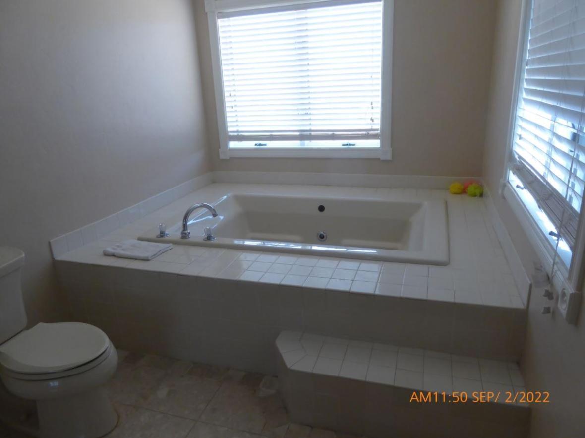 Mansion On The Hill Let 4 Rooms, 5Th Cost Extra Sage 외부 사진